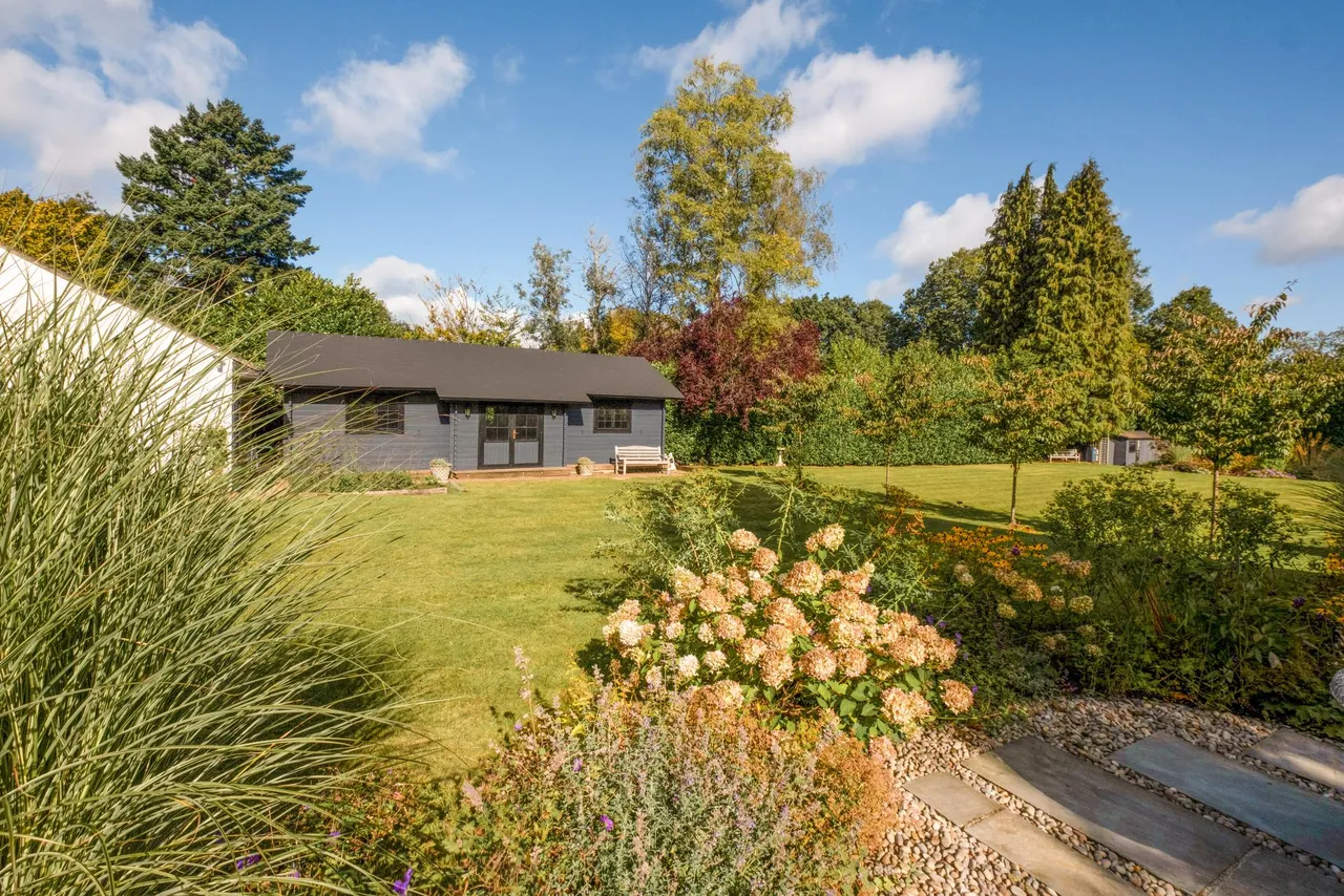 Waterhouse Lane, Kingswood, photo 6