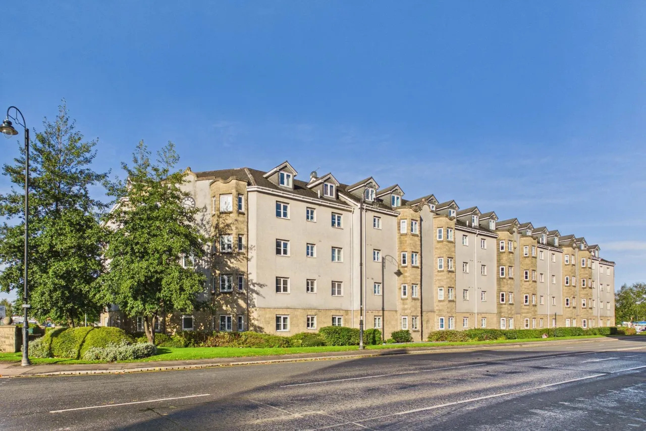 2 bed flat for sale, Lloyd Court, Rutherglen