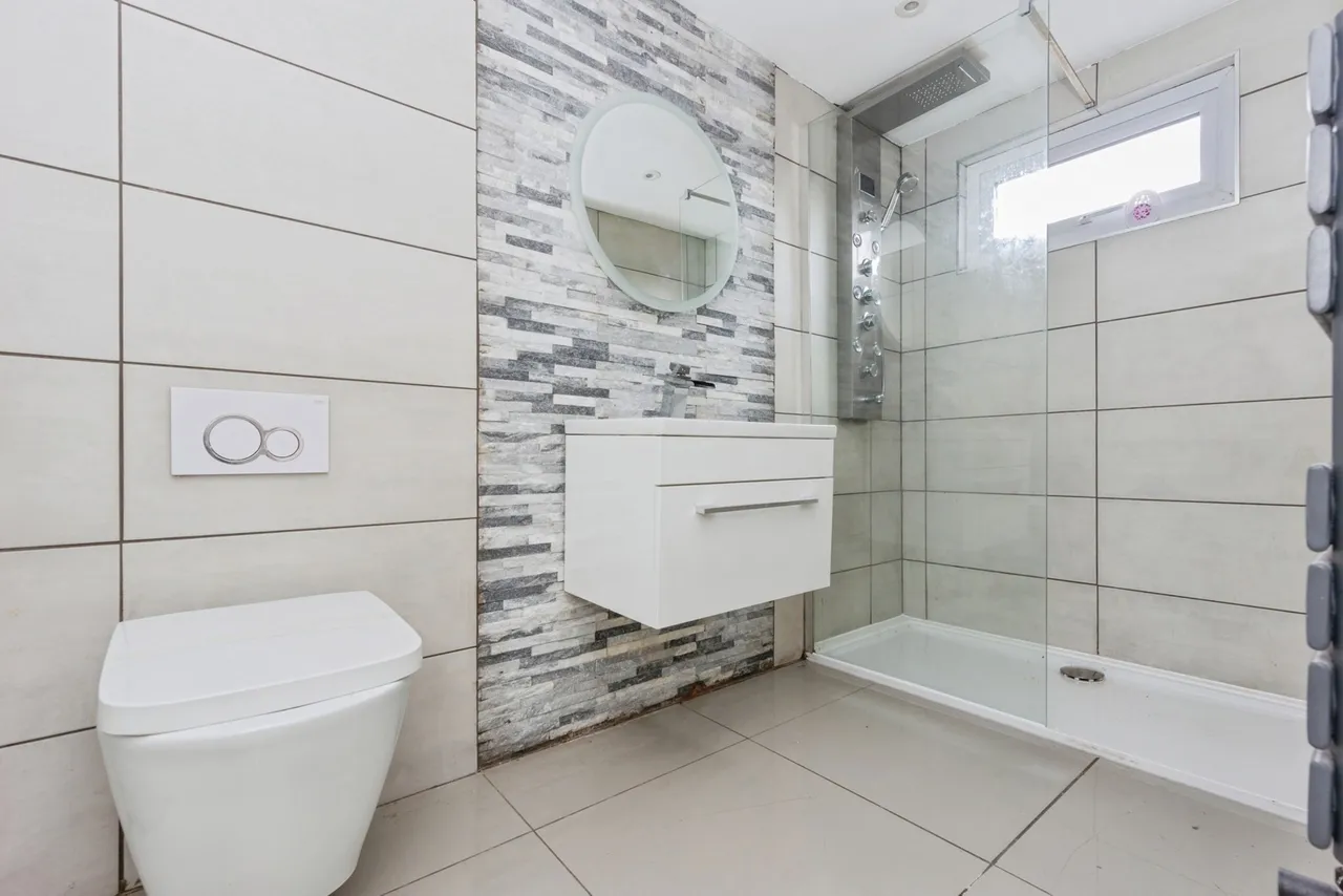 Delamere Avenue, Sale, Greater Manchester, M33, photo 16