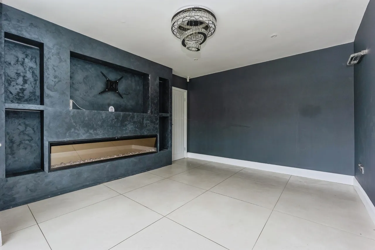 Delamere Avenue, Sale, Greater Manchester, M33, photo 4