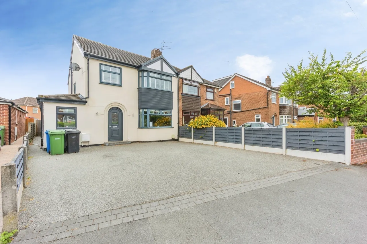 3 bed house for sale — Delamere Avenue, Sale, Greater Manchester, M33