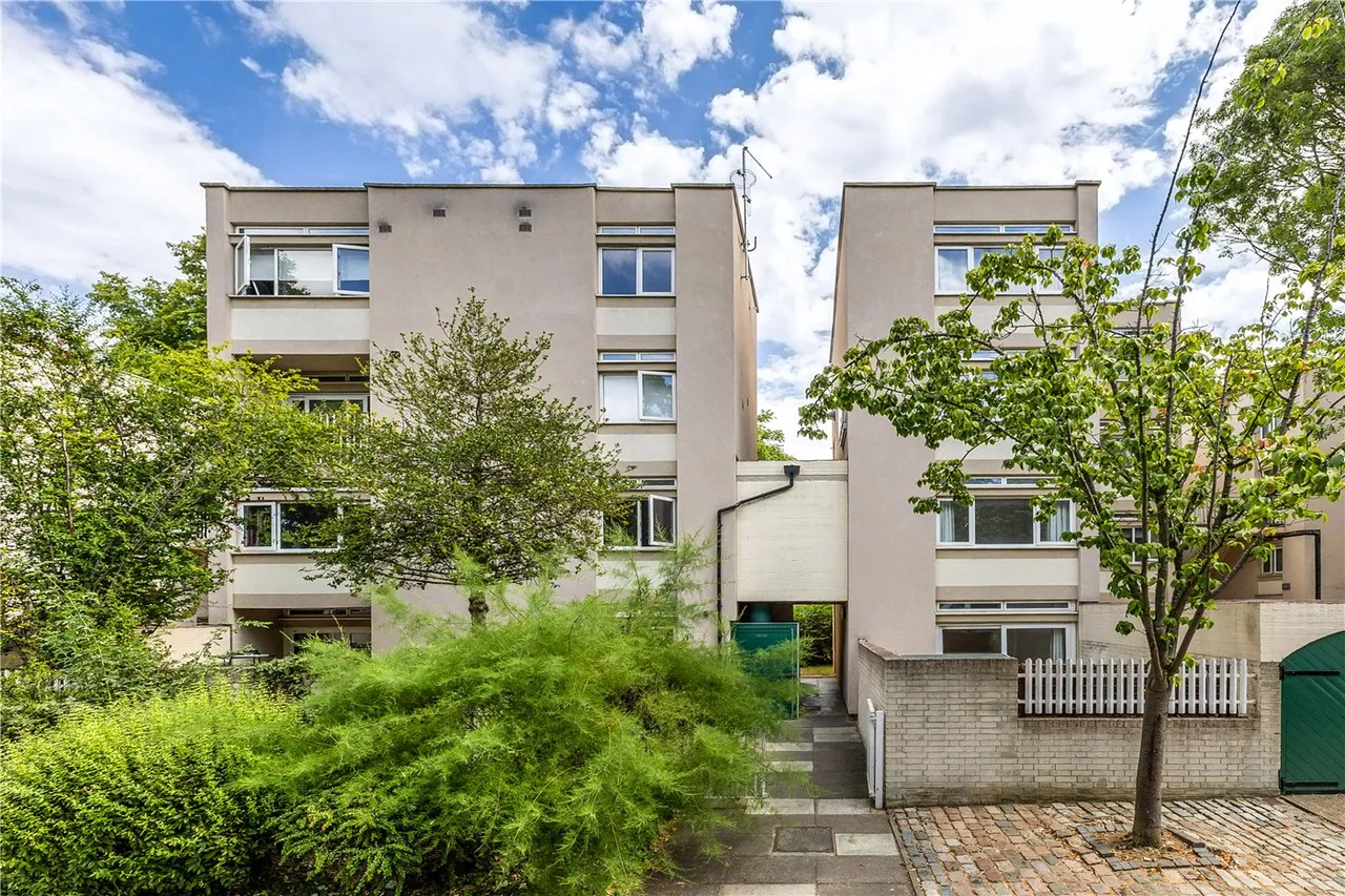 2 bed flat for sale, Cedars Road, London, SW4