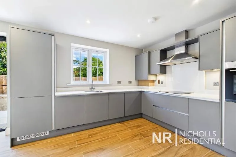 Denys Place, Chessington, KT9, photo 5