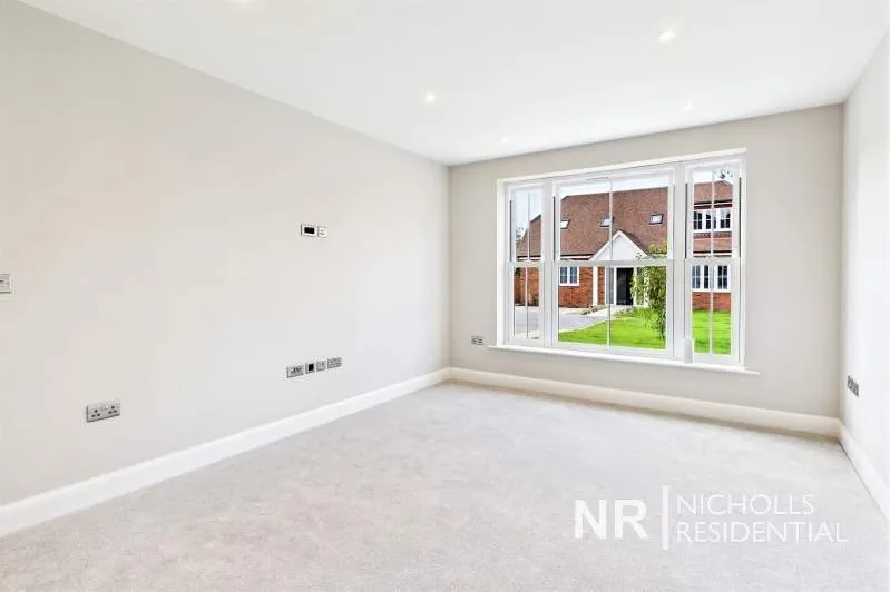 Denys Place, Chessington, KT9, photo 3
