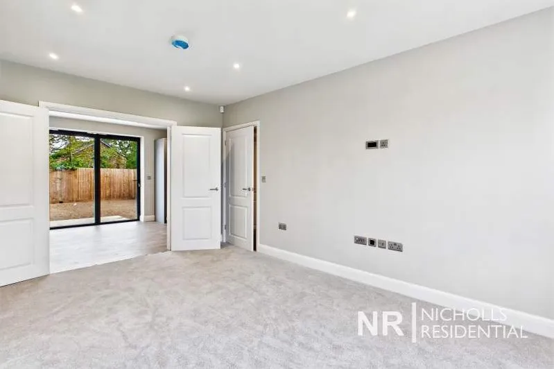 Denys Place, Chessington, KT9, photo 4