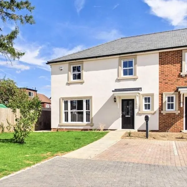 Denys Place, Chessington, KT9, photo 20