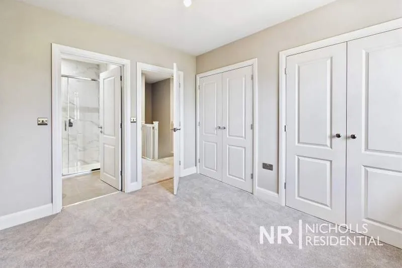 Denys Place, Chessington, KT9, photo 12