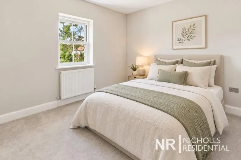 Denys Place, Chessington, KT9, photo 13