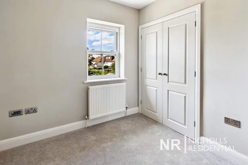 Denys Place, Chessington, KT9, photo 14
