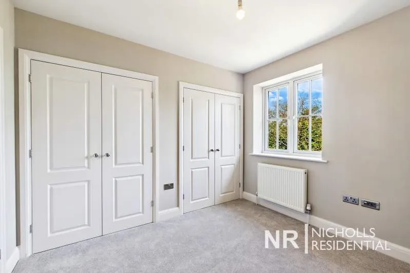 Denys Place, Chessington, KT9, photo 10