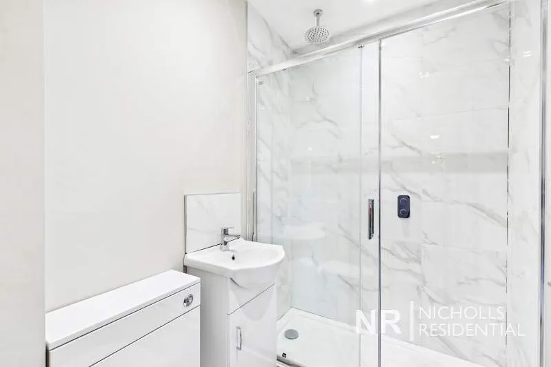 Denys Place, Chessington, KT9, photo 11