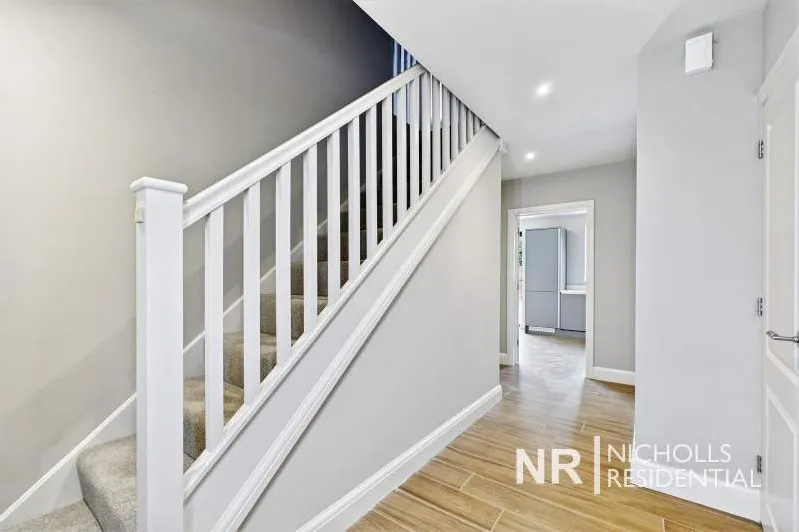 Denys Place, Chessington, KT9, photo 8