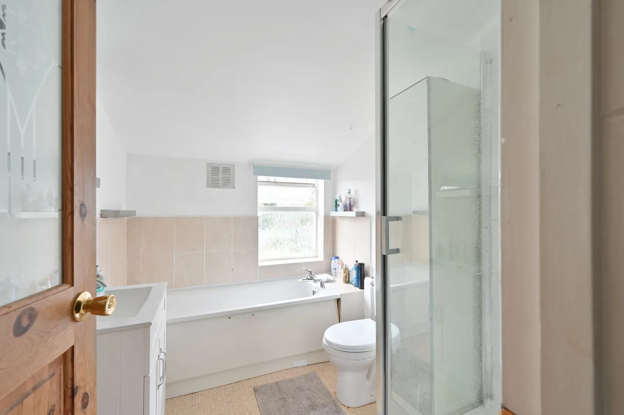 25 Grover Road, Watford, photo 12