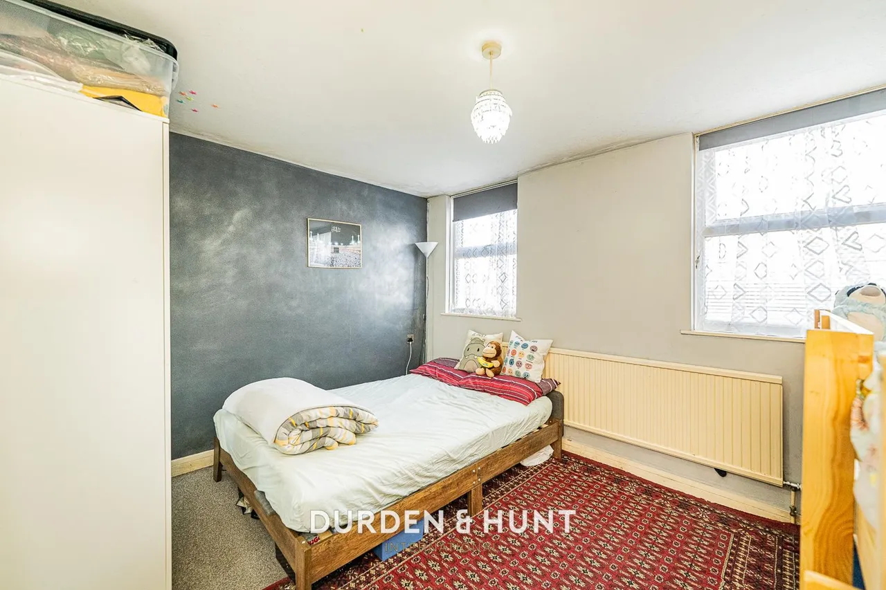 Veronica Close, Harold Hill, RM3, photo 6