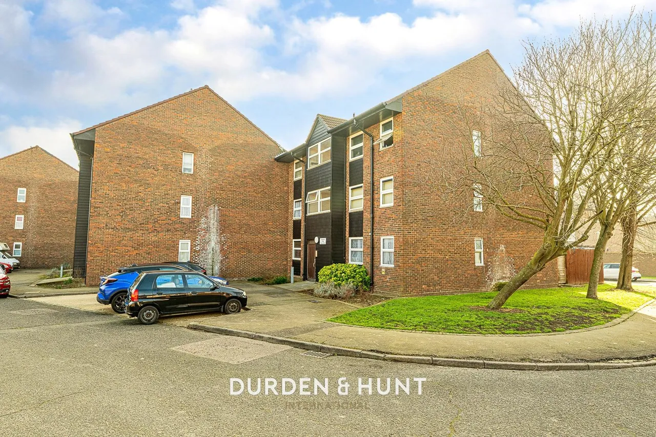 1 bed flat for sale, Veronica Close, Harold Hill, RM3