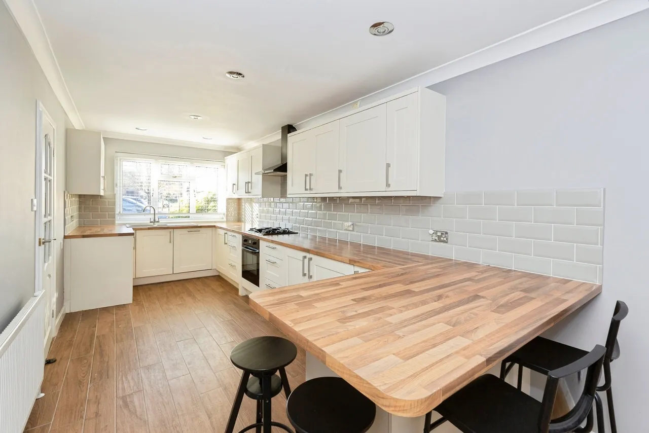 Bronte Close, Ilford, IG2, photo 3