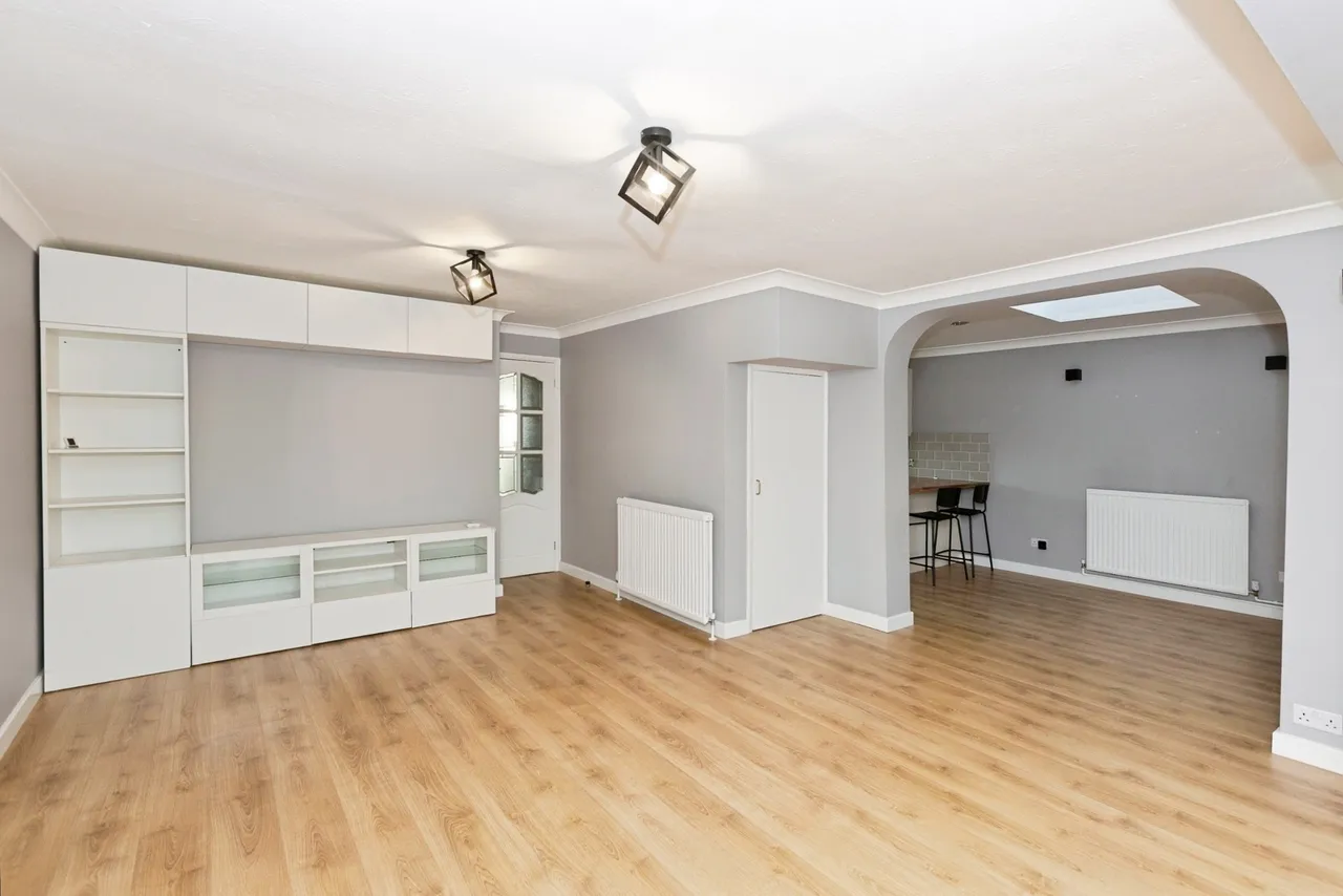 Bronte Close, Ilford, IG2, photo 6