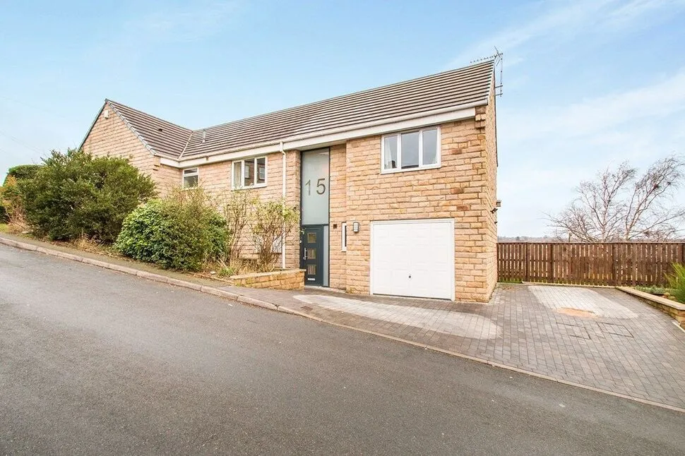 5 bed house for sale — Wood Lane, Hanging Heaton, West Yorkshire, WF17