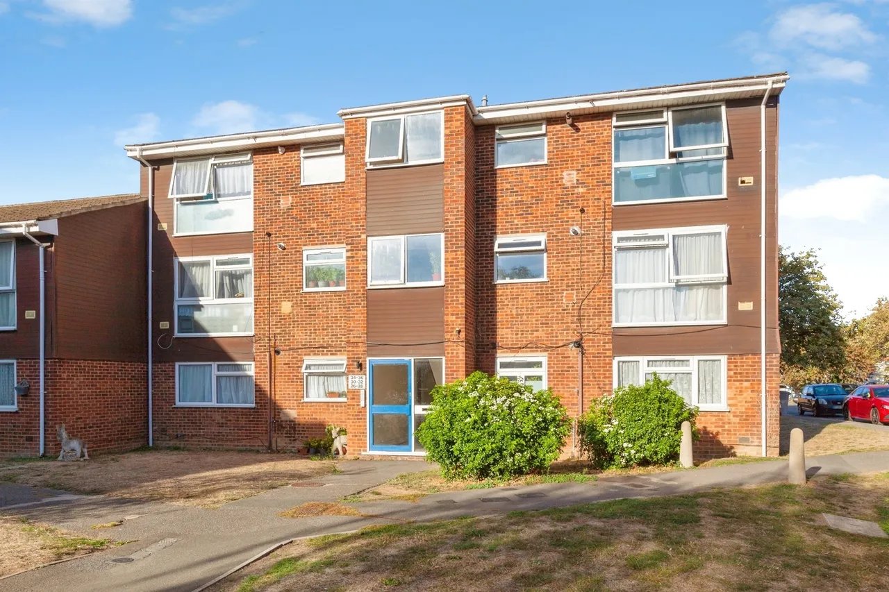 2 bed flat for sale, Welland Close, Slough, SL3