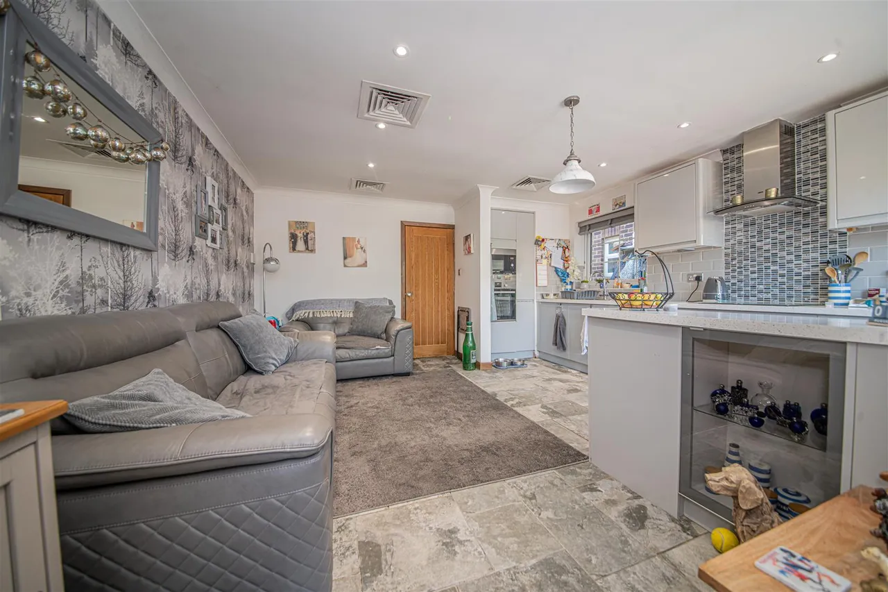 Leigh Road, Chandler's Ford, Eastleigh, Hampshire, SO53 3AX, photo 9
