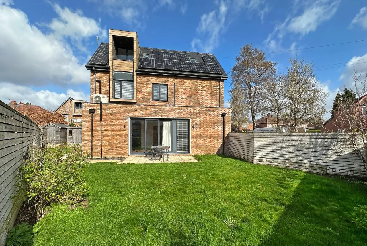 Milton Drive, Timperley WA15 6AX, photo 2