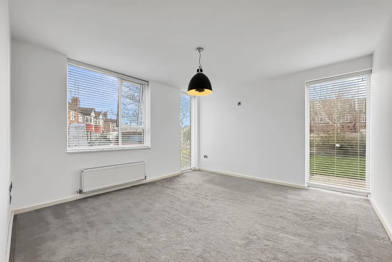 Milton Drive, Timperley WA15 6AX, photo 4