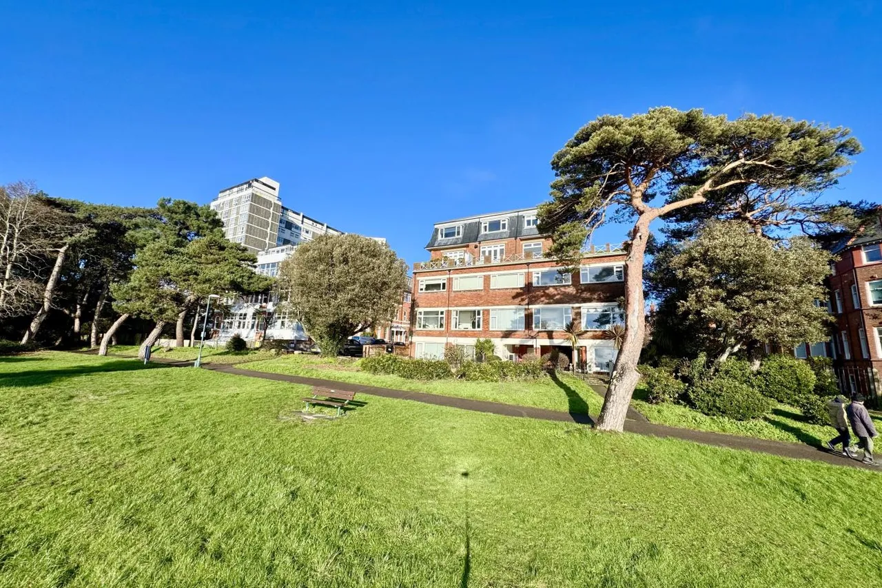 Grand Marine Court, BH2, photo 3