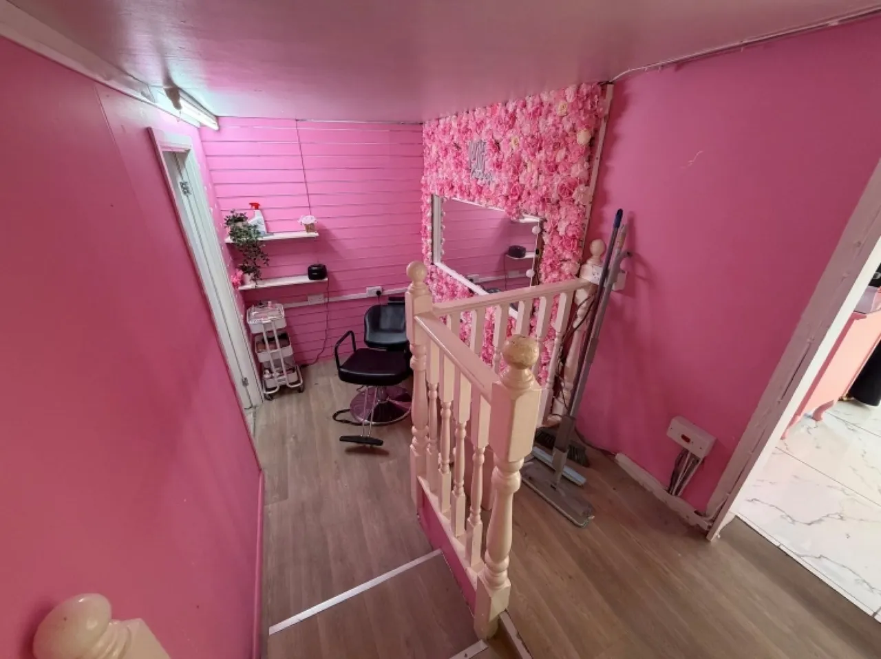 Fleeked Out Salon 11a Peckingham Street, Halesowen, West Midlands, B63 3AW, UK, photo 3
