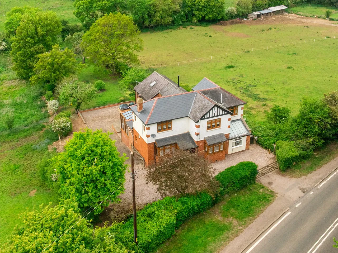 4 bed house for sale, Northampton Road, Blisworth, NN7