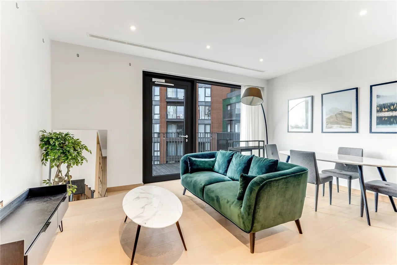2 bed flat for sale, Viaduct Gardens, Nine Elms, SW11