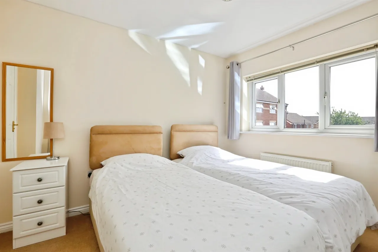Haller Close, Armthorpe, DONCASTER, photo 9