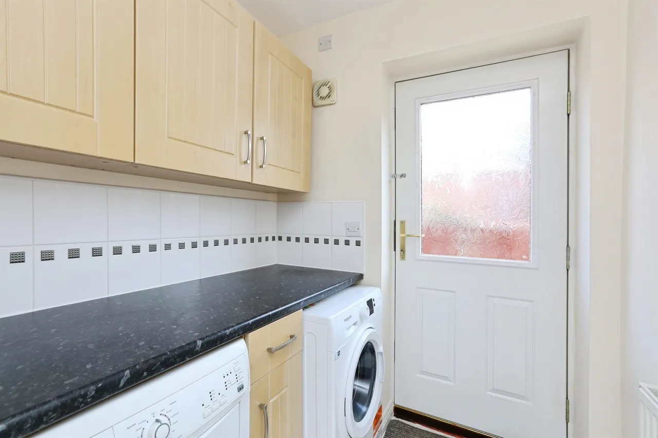 Haller Close, Armthorpe, DONCASTER, photo 6