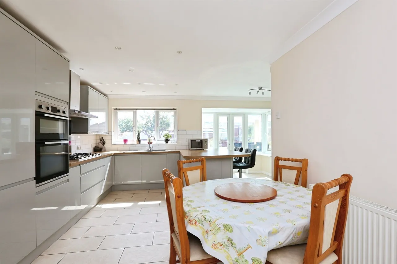 Haller Close, Armthorpe, DONCASTER, photo 5