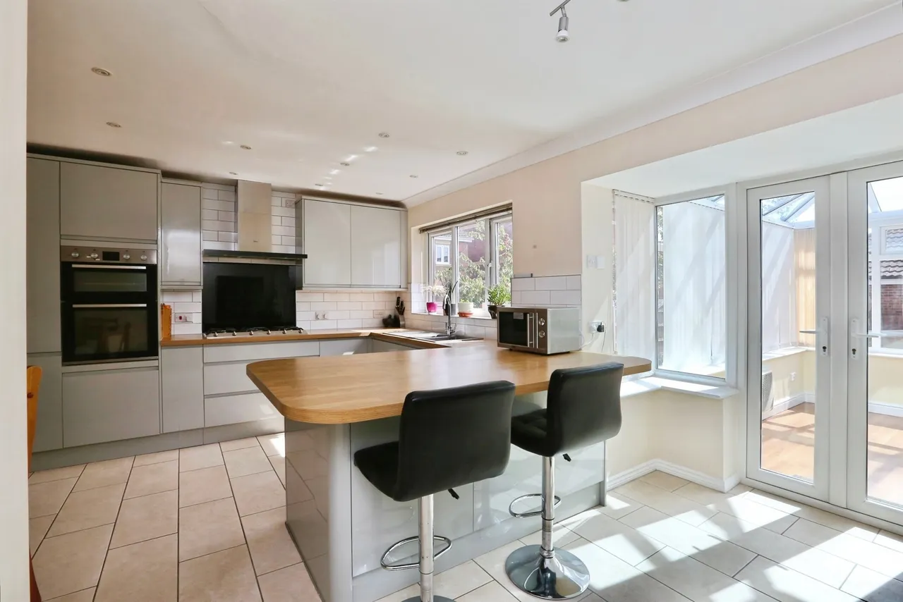 Haller Close, Armthorpe, DONCASTER, photo 3