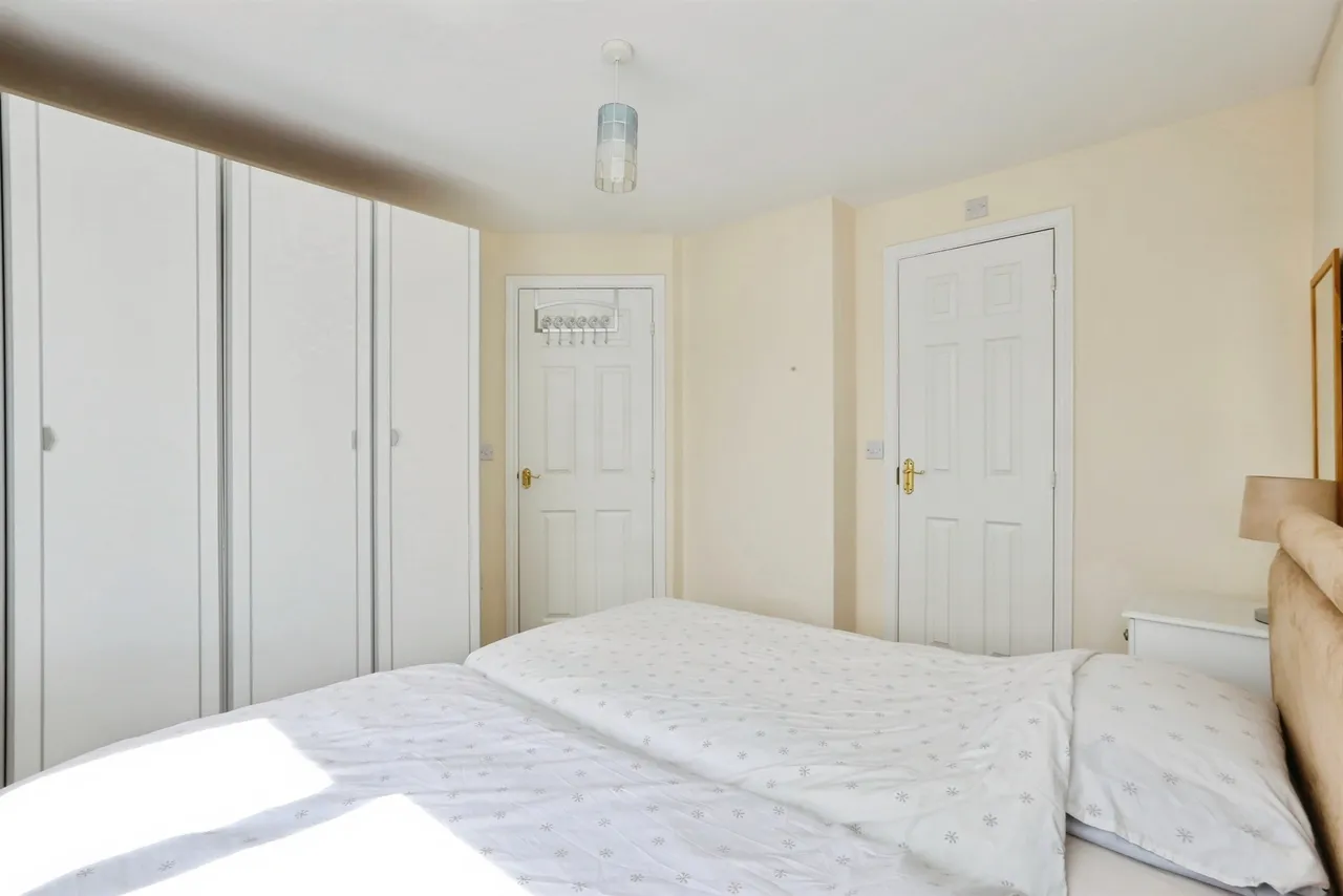 Haller Close, Armthorpe, DONCASTER, photo 10