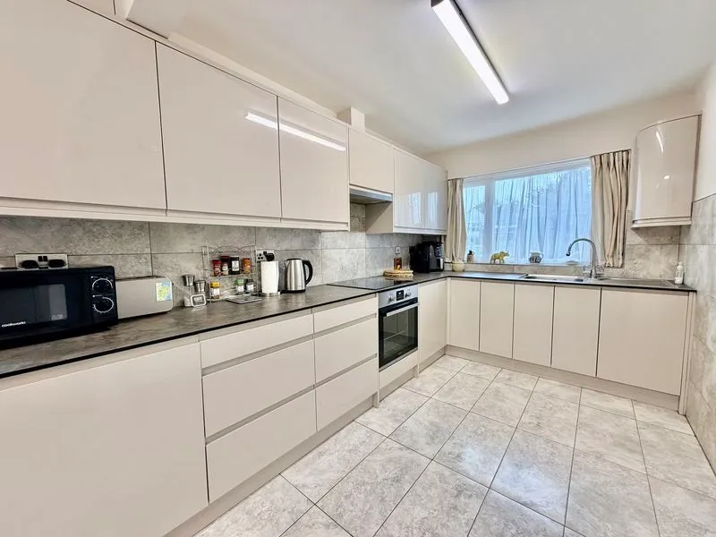 Oakland Way, Flackwell Heath HP10 9ED, photo 2