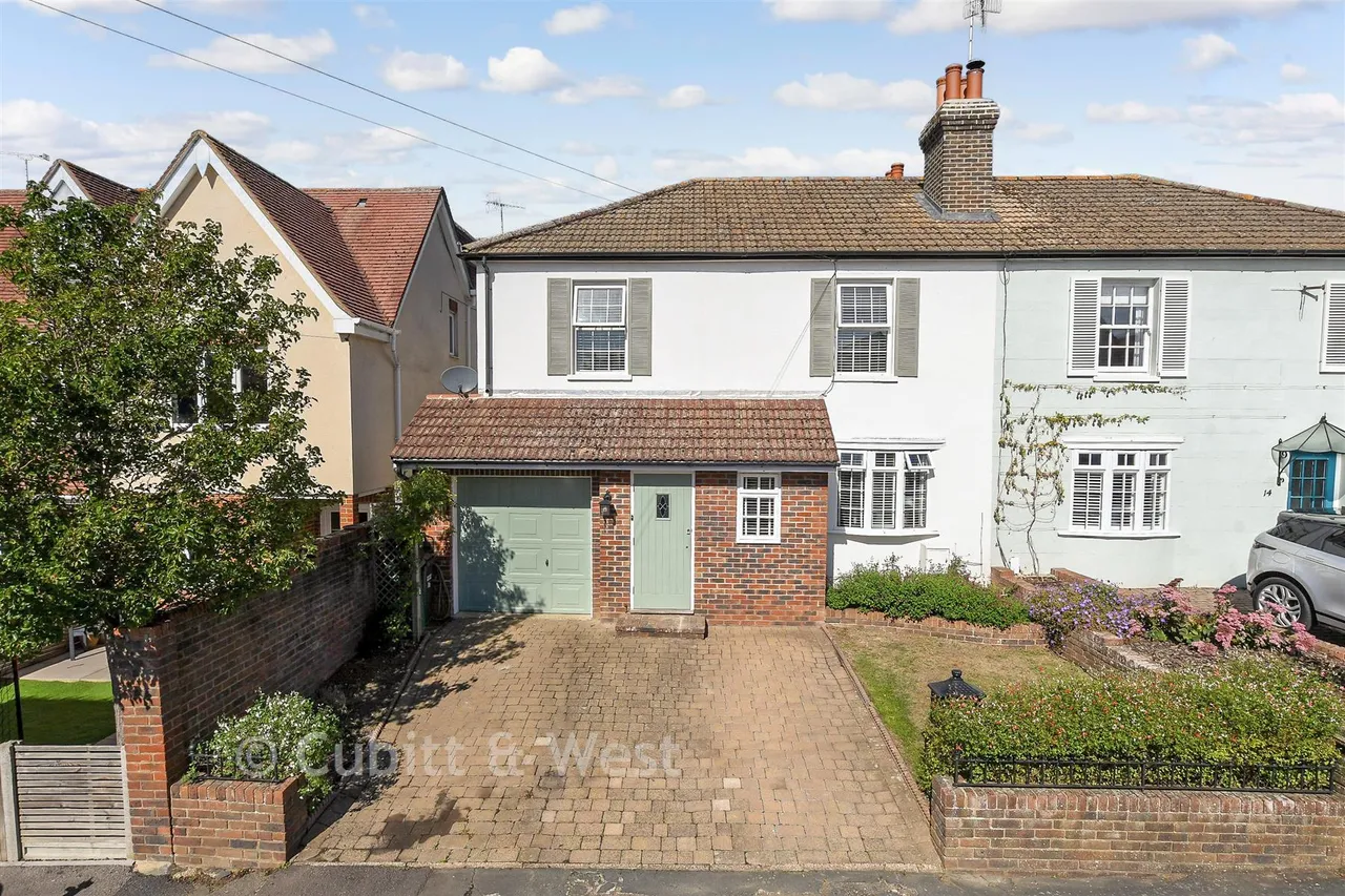 3 bed house for sale, Smith Road, Reigate, RH2