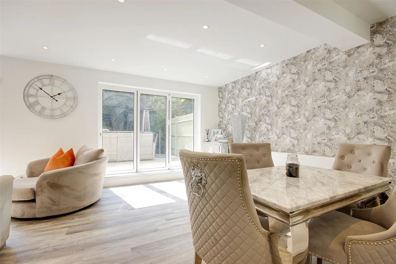 Laura Close, Enfield, EN1, photo 3