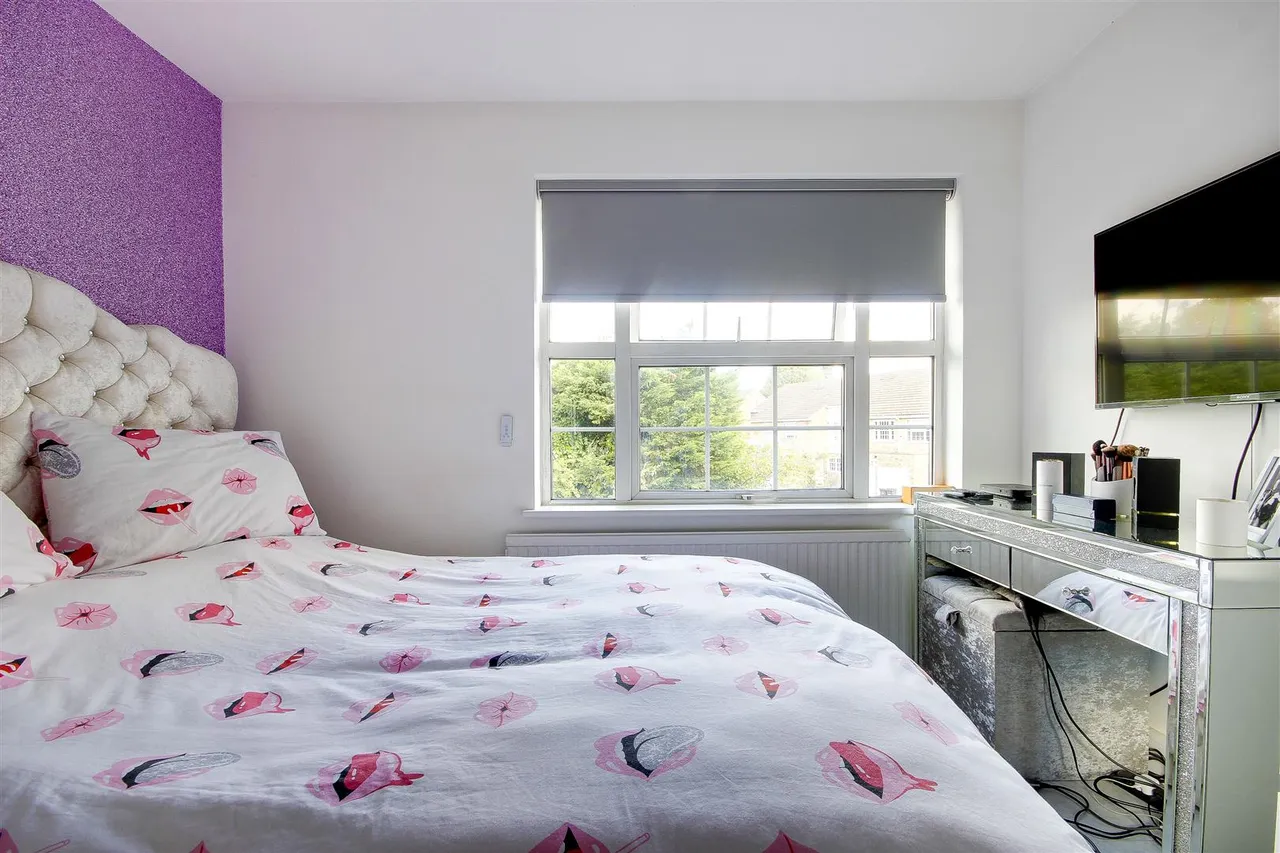 Laura Close, Enfield, EN1, photo 22
