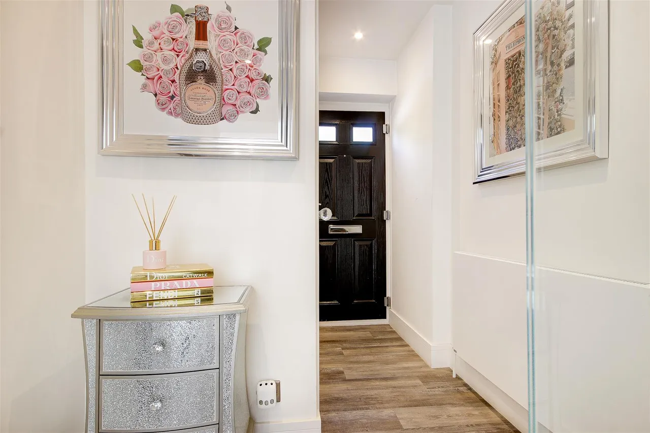 Laura Close, Enfield, EN1, photo 15