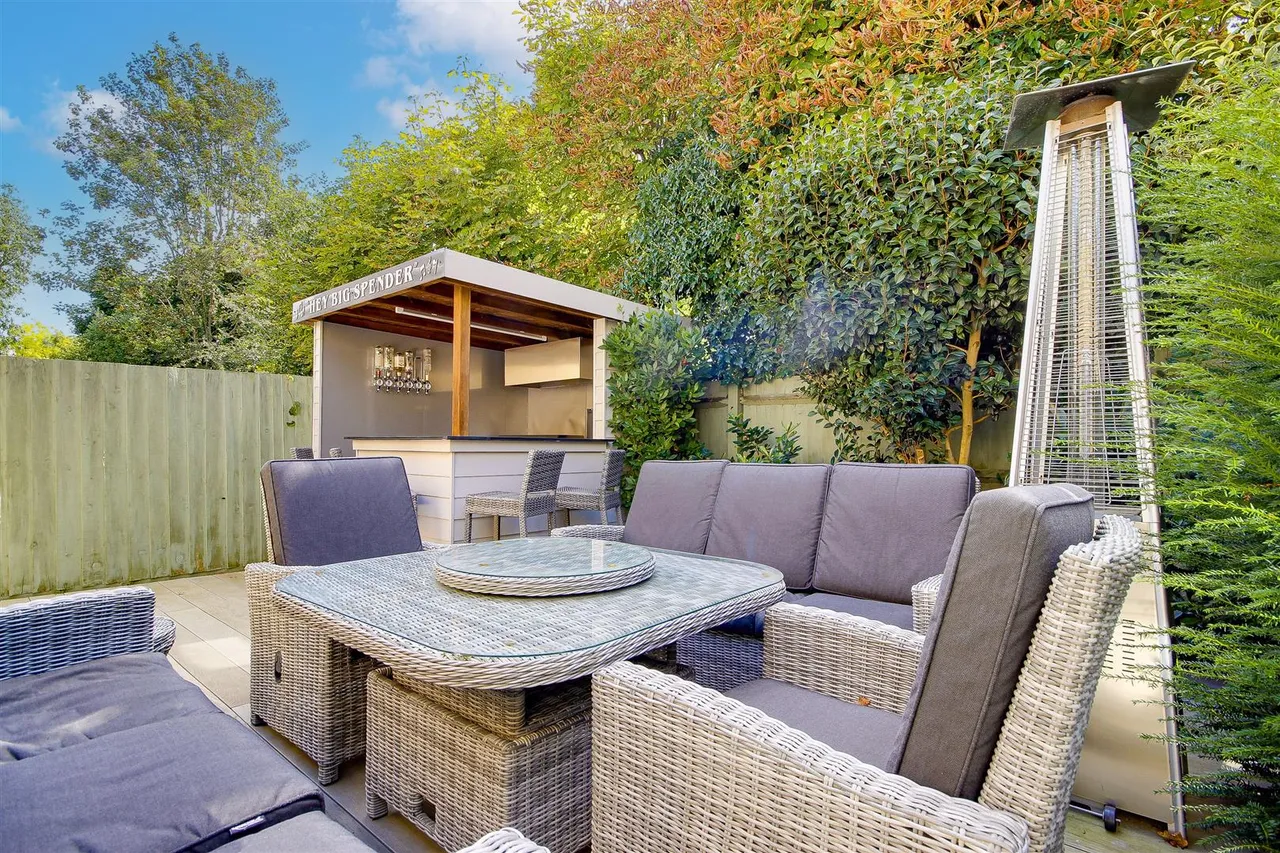 Laura Close, Enfield, EN1, photo 9