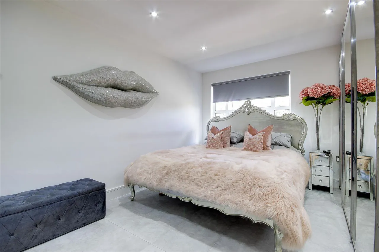Laura Close, Enfield, EN1, photo 19