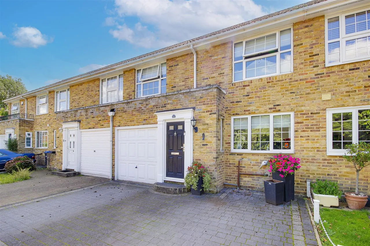 Laura Close, Enfield, EN1, photo 31