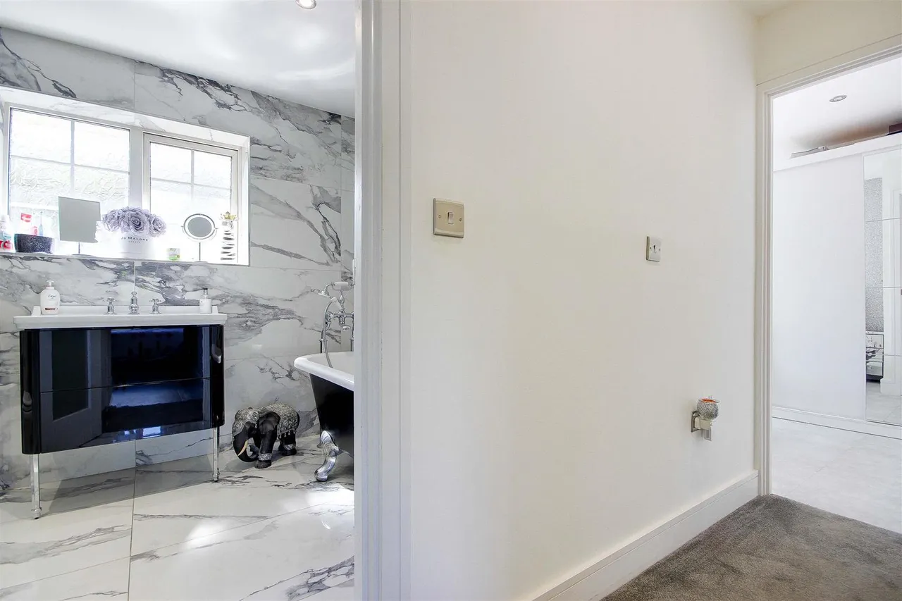 Laura Close, Enfield, EN1, photo 18