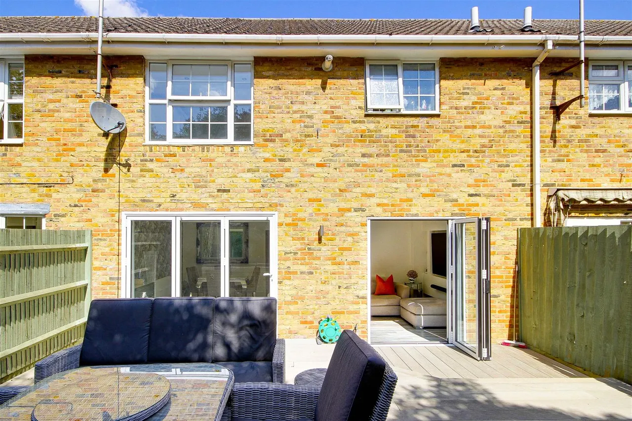 Laura Close, Enfield, EN1, photo 29