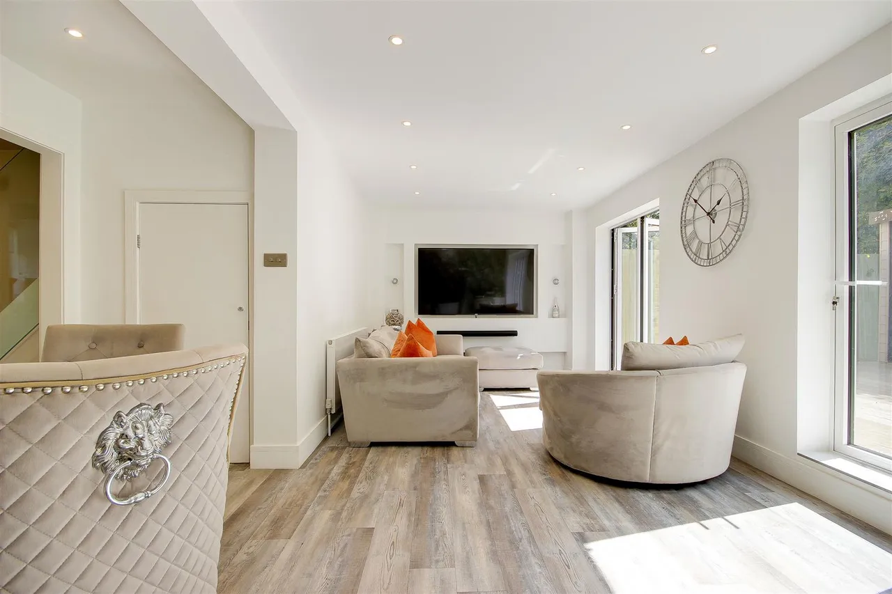 Laura Close, Enfield, EN1, photo 4