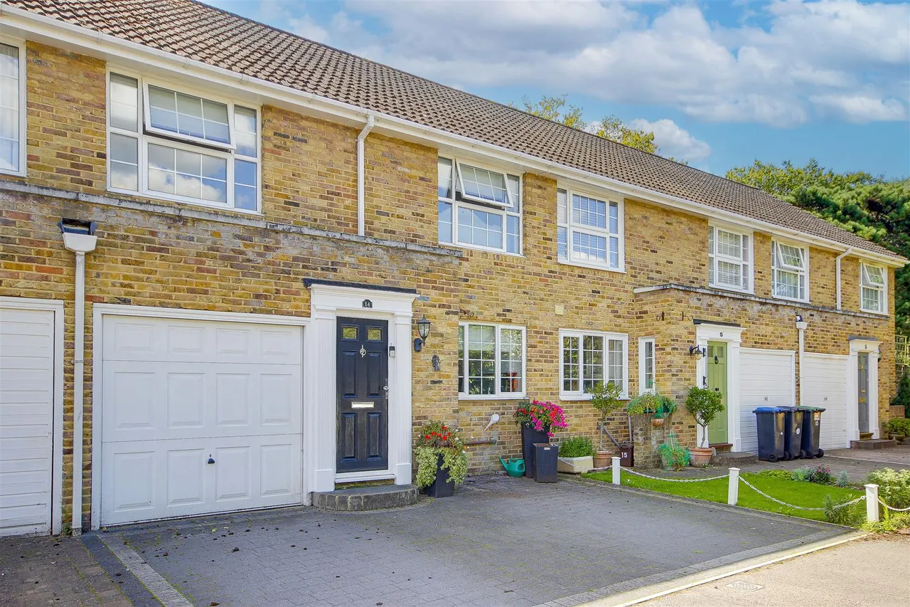 3 bed house for sale, Laura Close, Enfield, EN1