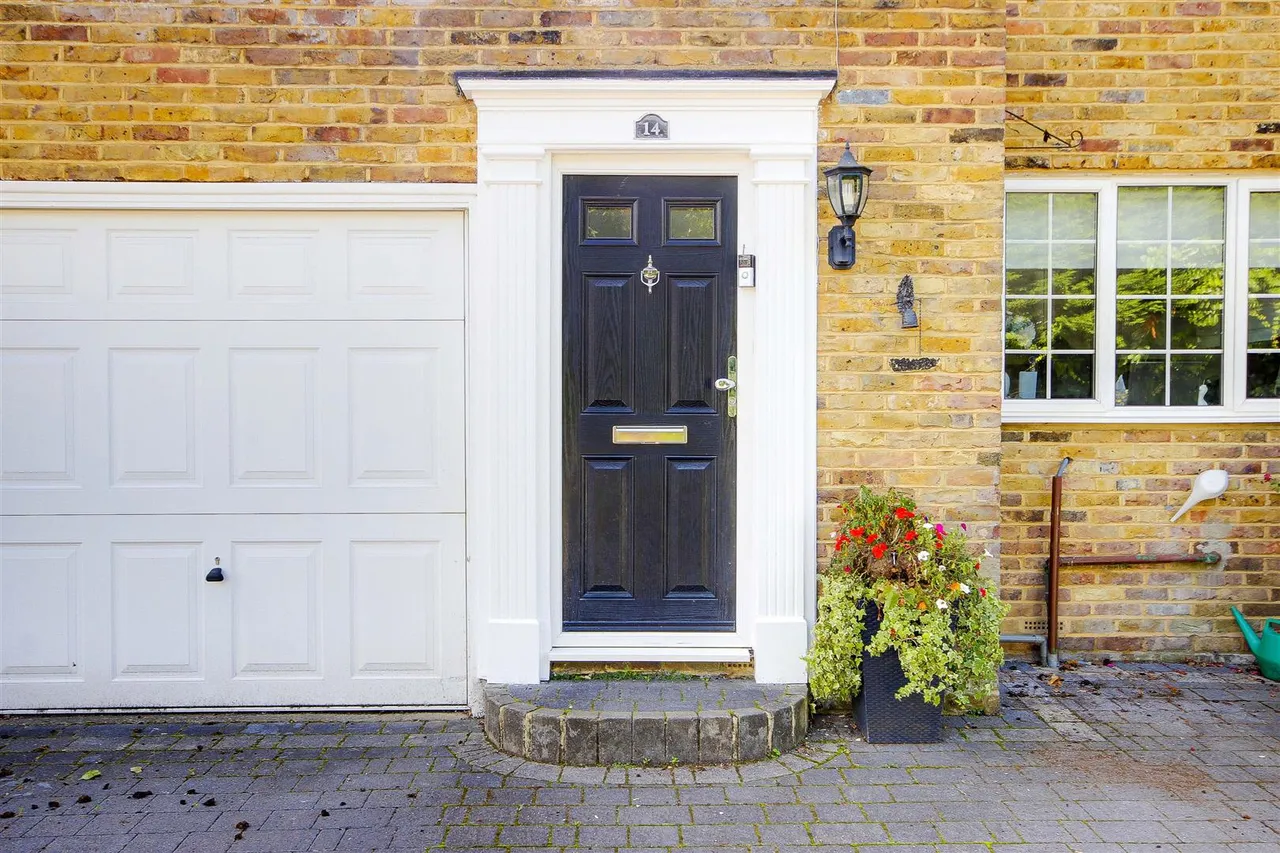 Laura Close, Enfield, EN1, photo 30