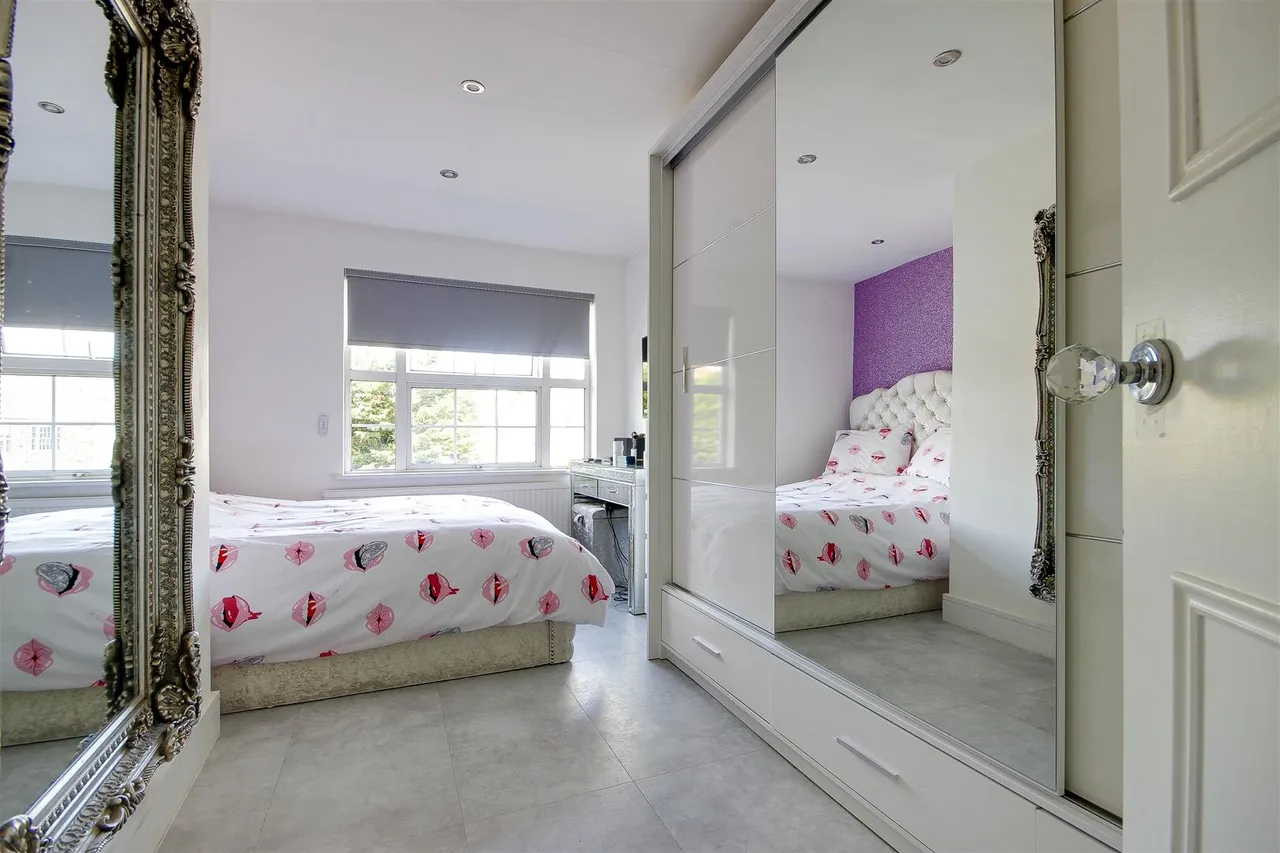 Laura Close, Enfield, EN1, photo 25