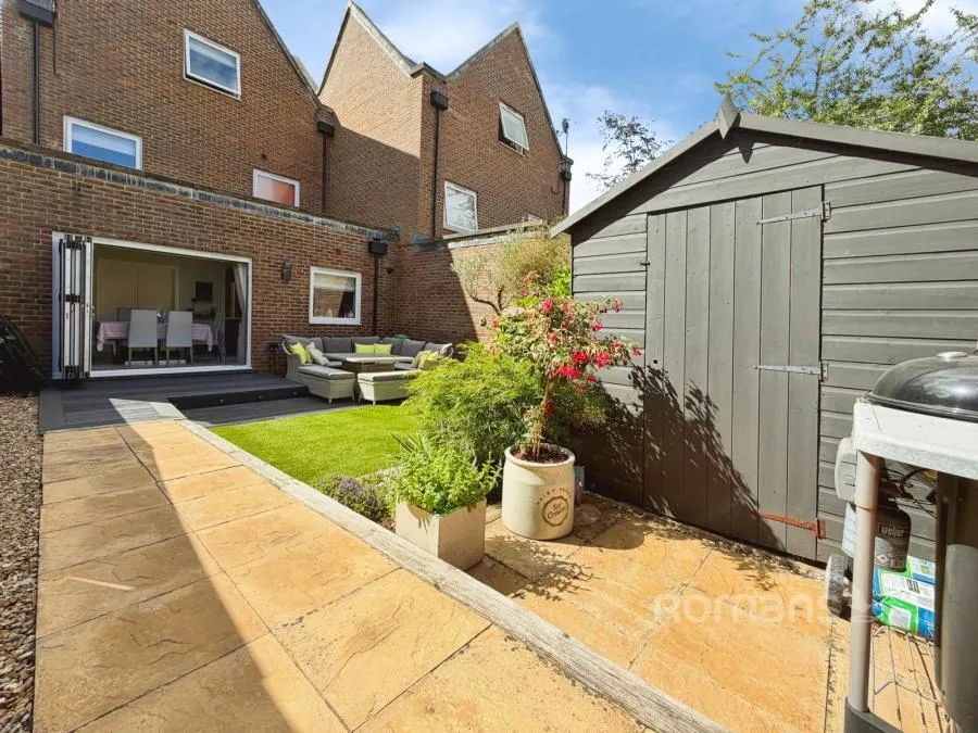 Kingfisher Drive, Camberley, GU15, photo 9